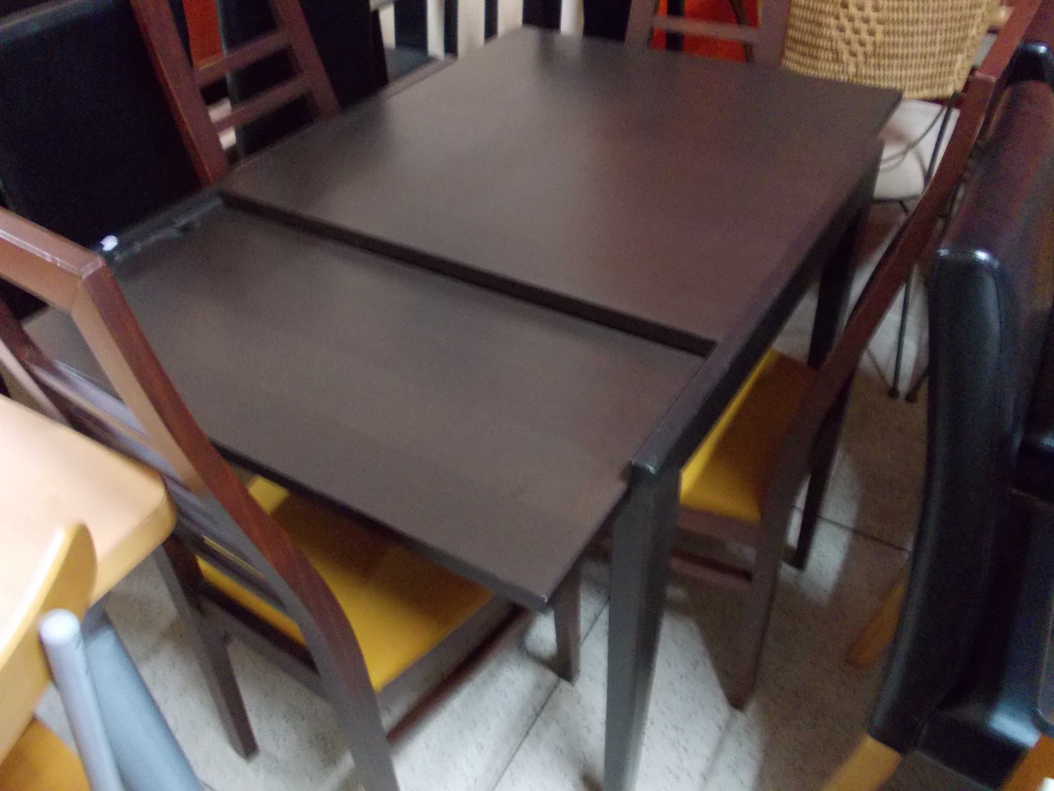 Mesa jantar extensível + 4 cadeiras