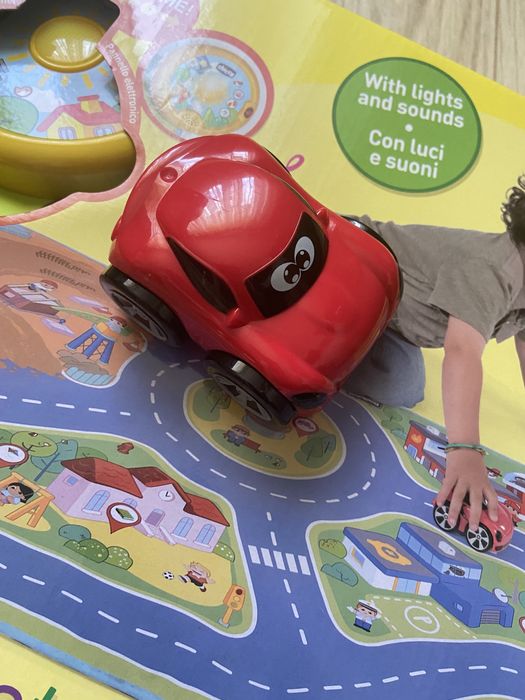 Interaktywna mata chicco + autko