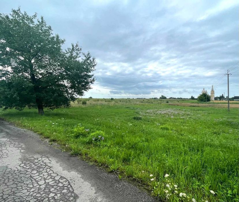 Продаж землі в мальовничій місцевості.  23 сот.  7 км до міста.