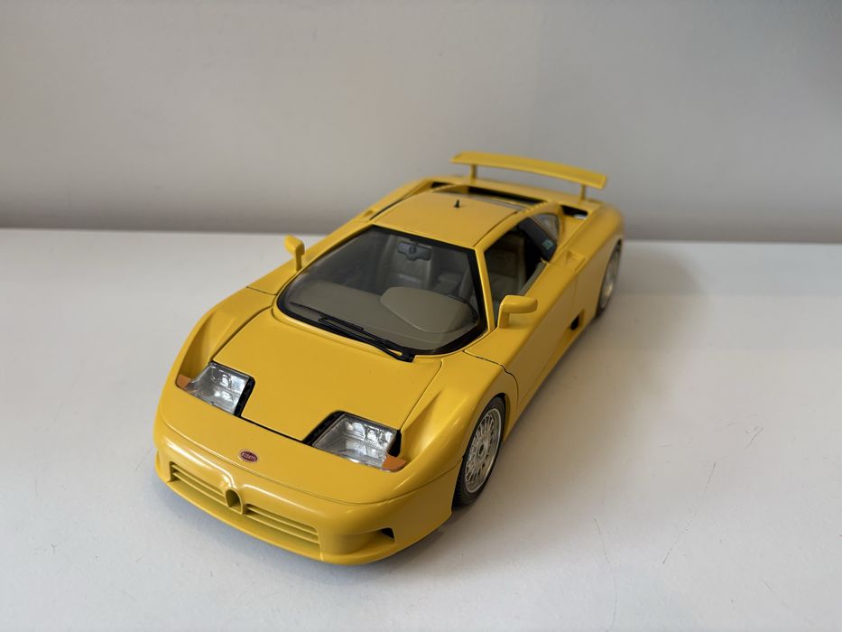 Model Bugatti EB110 1:18 BBurago Burago (maisto welly)