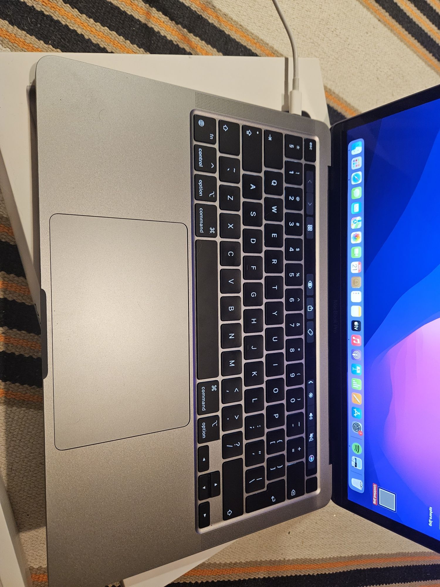 MacBook Pro 13 M2 2022
16GB Dysk 251GB ssd
8 rdzeni CPU
10 rdzeni gpu