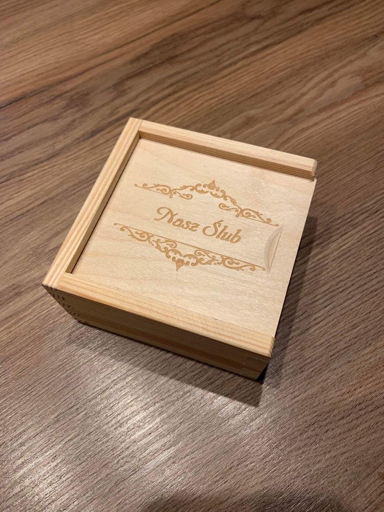 Duże pudełko szkatułka drewniana na obrączki