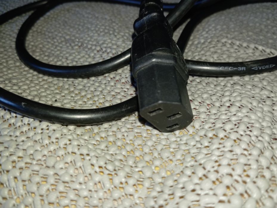 Kabel zasilający do komputera