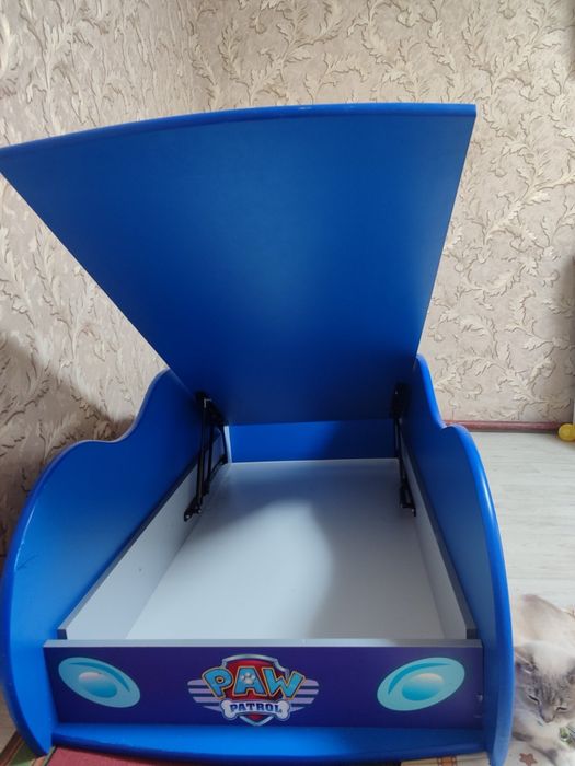 Продам кровать ввиде машинки