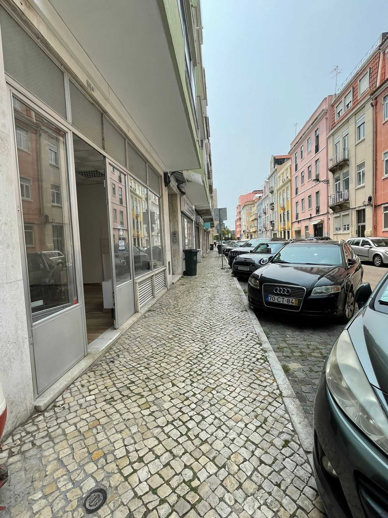 Arrenda-se Loja 90m² em Zona Estratégica de Lisboa – Remodelada