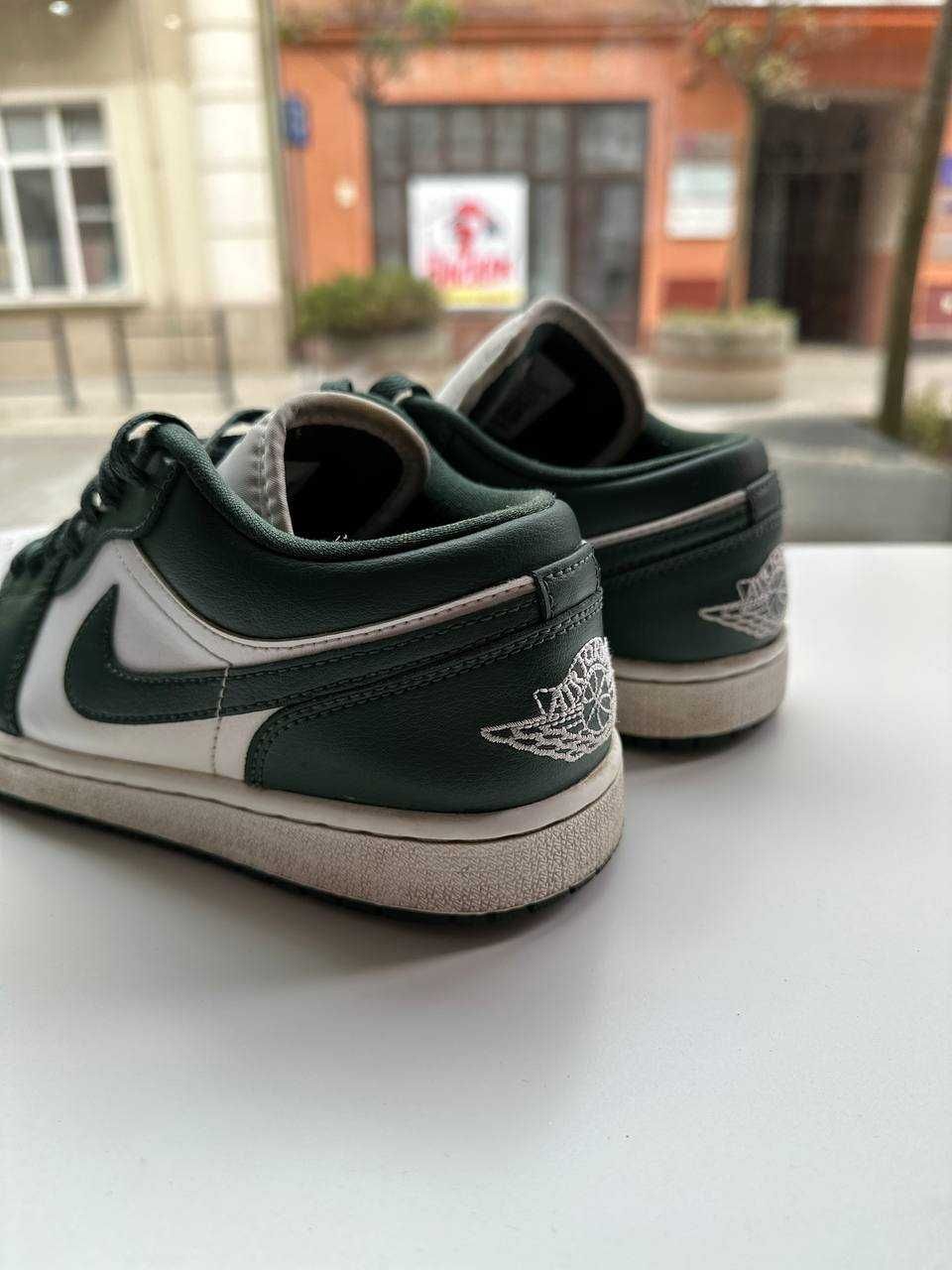 Oryginalne buty Nike Air Jordan 1 low Rozmiar EU40.5