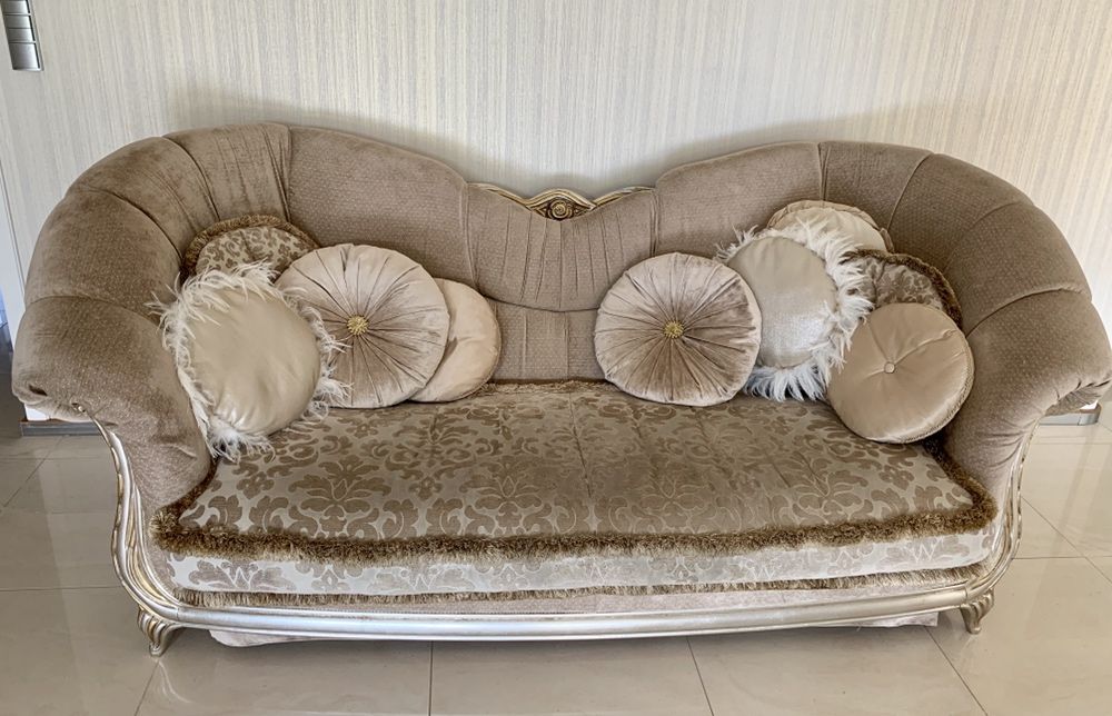 Komplet mebli włoskich sofa, 2 fotele i podnóżek