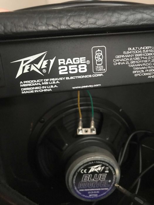 Austin Super 6 Gold + Amplificador Peavey Rage 258