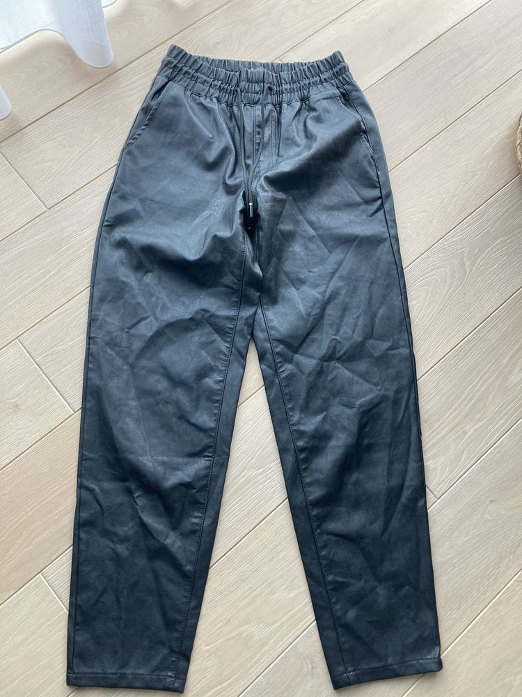 Czarne woskowane spodnie Lemonade roz. 36/38