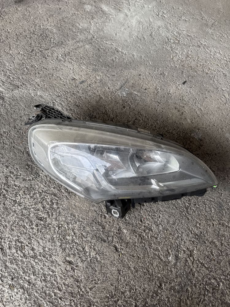 Farol direito Fiat Doblo