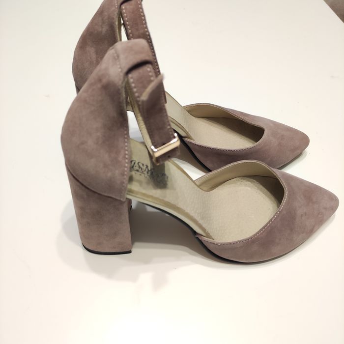 Замшеві пудрові туфлі