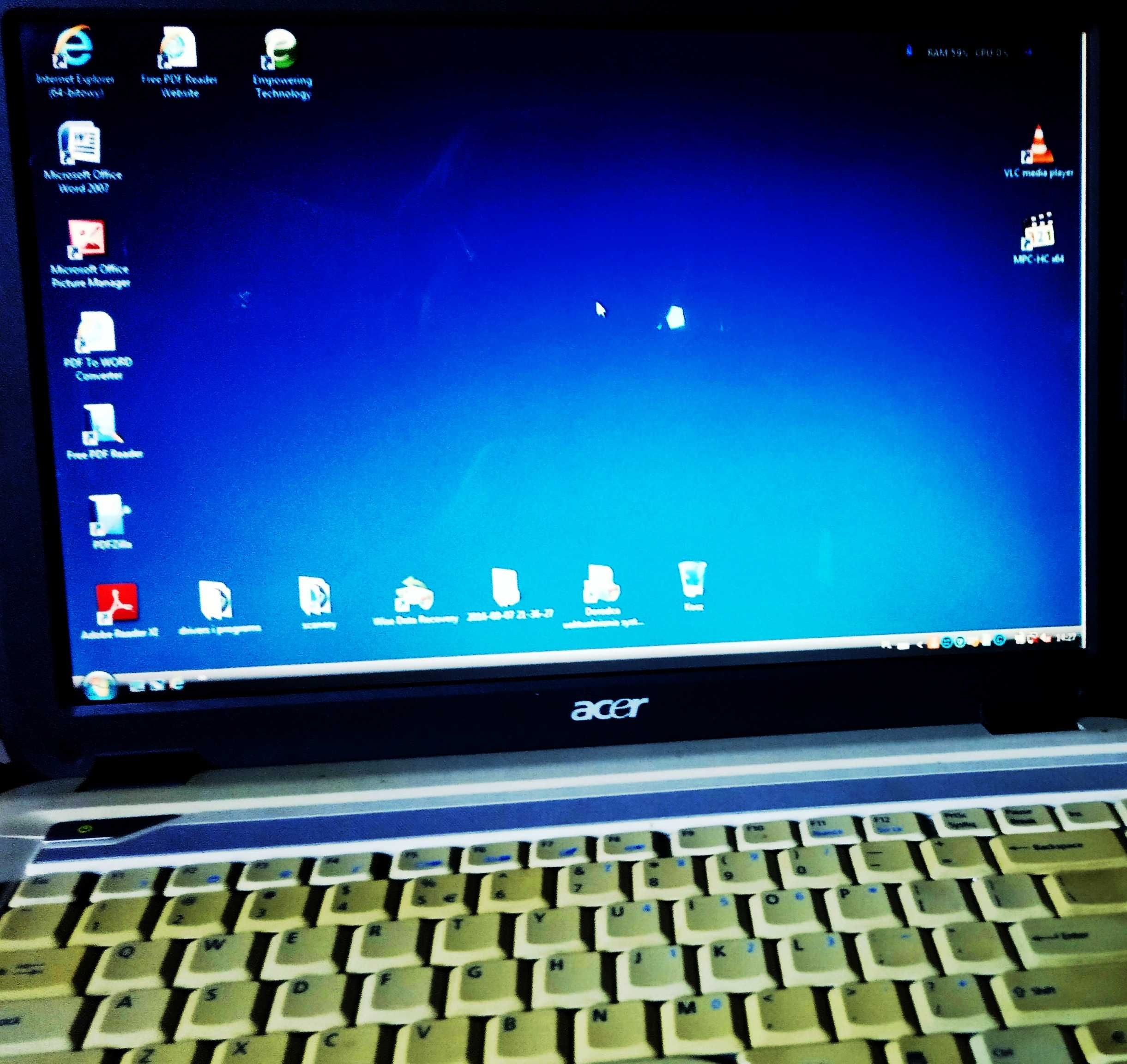 Laptop Acer Aspire 4715Z