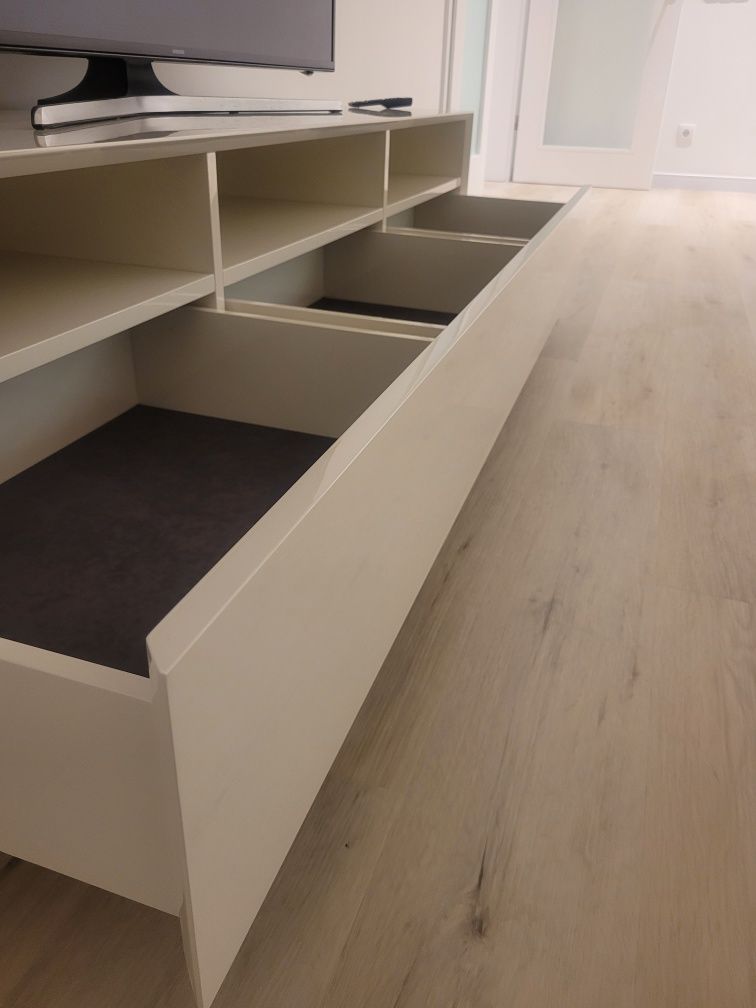 Móvel TV 1,80 x 0,45 (Ótimo Estado)