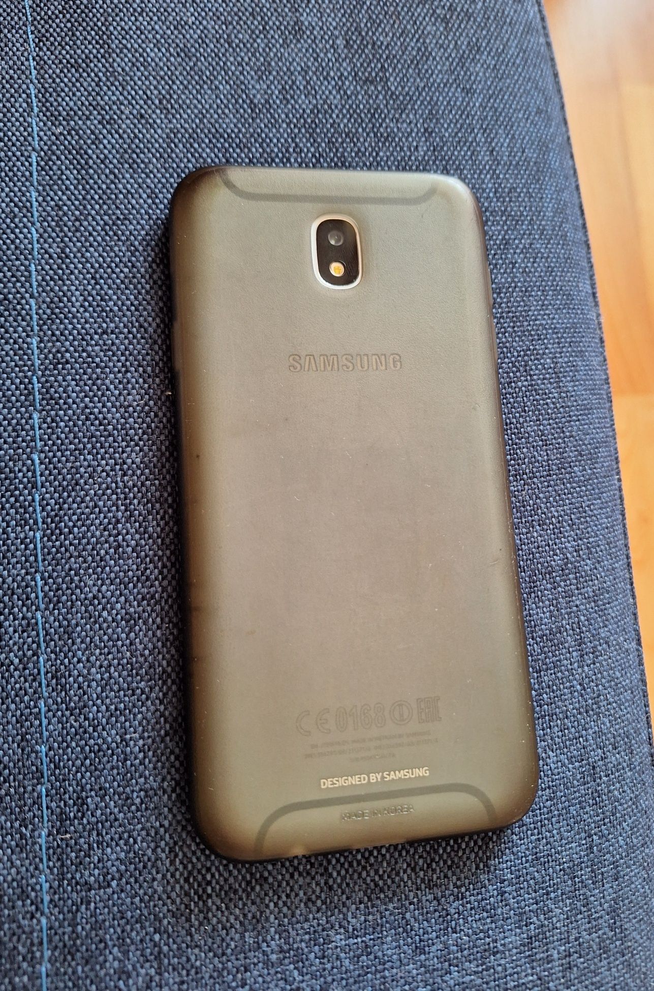 Смартфон Samsung Galaxy J7 16Gb Blue