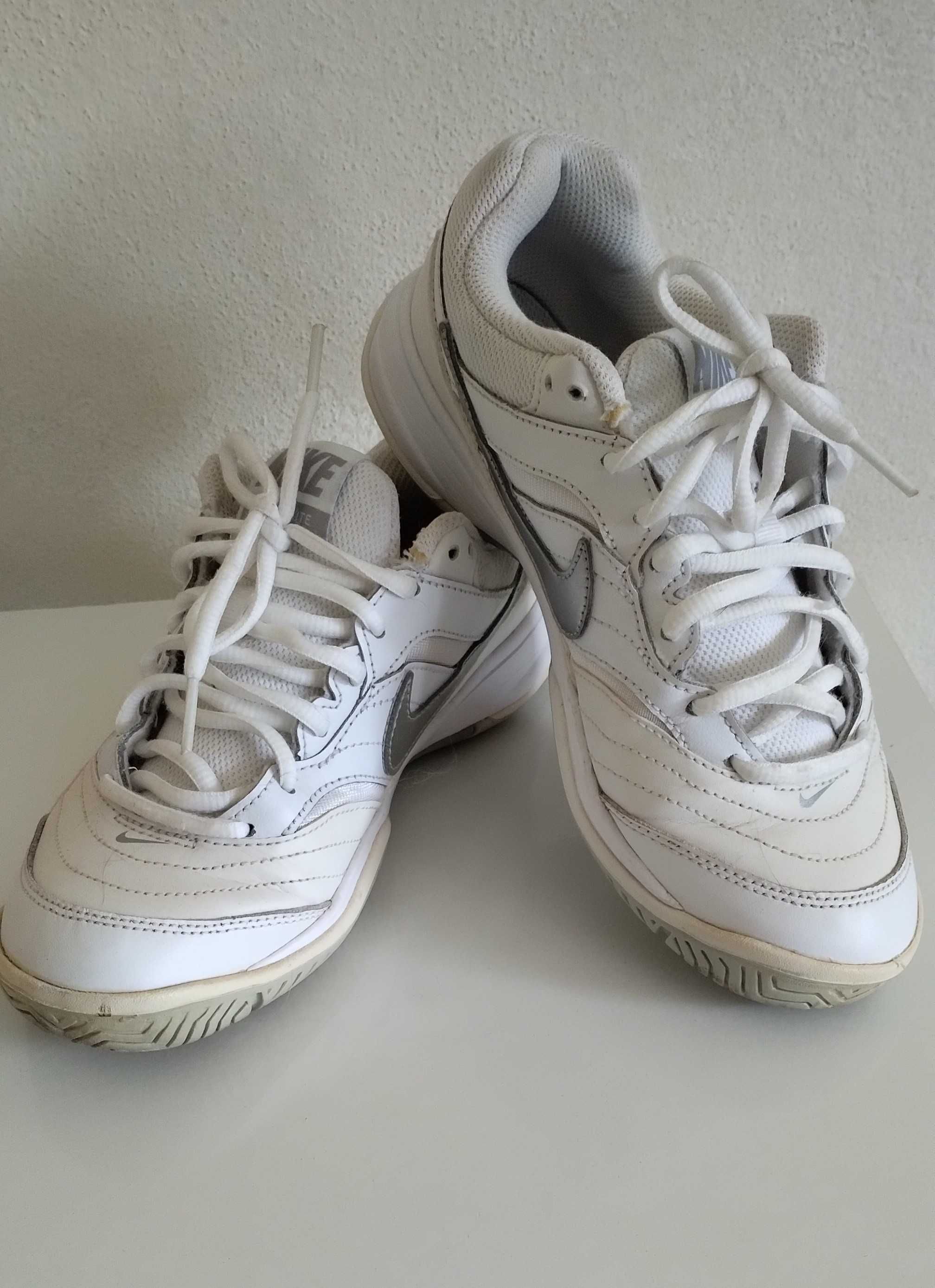 Sapatilhas Nike - brancas