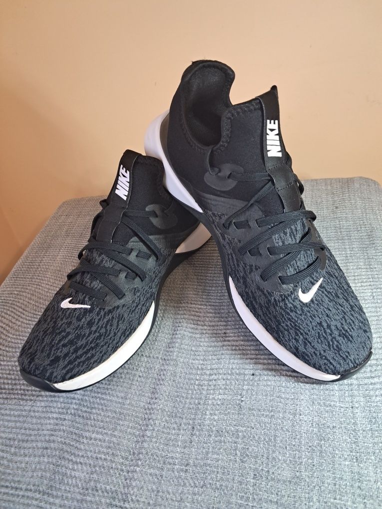 Nike Foundation Elite р 40,5
Розмір 40,5
Устілка 26 см
Б/у стан ідеал