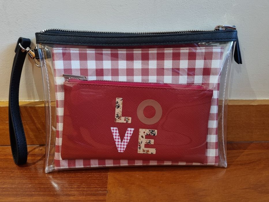 Pochete em tons vermelho