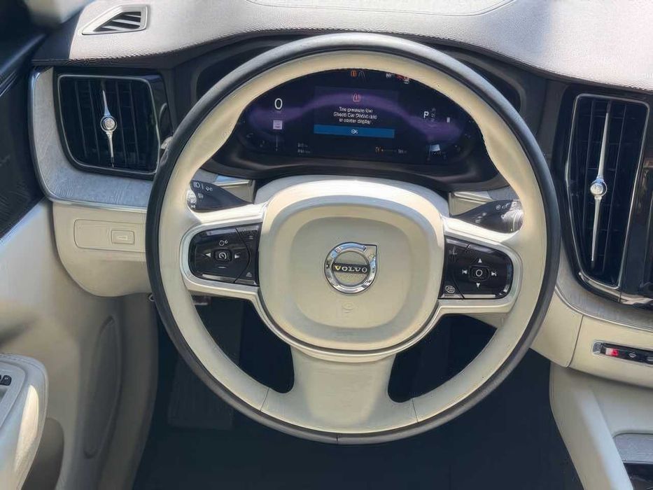 Volvo XC60 B5      2023