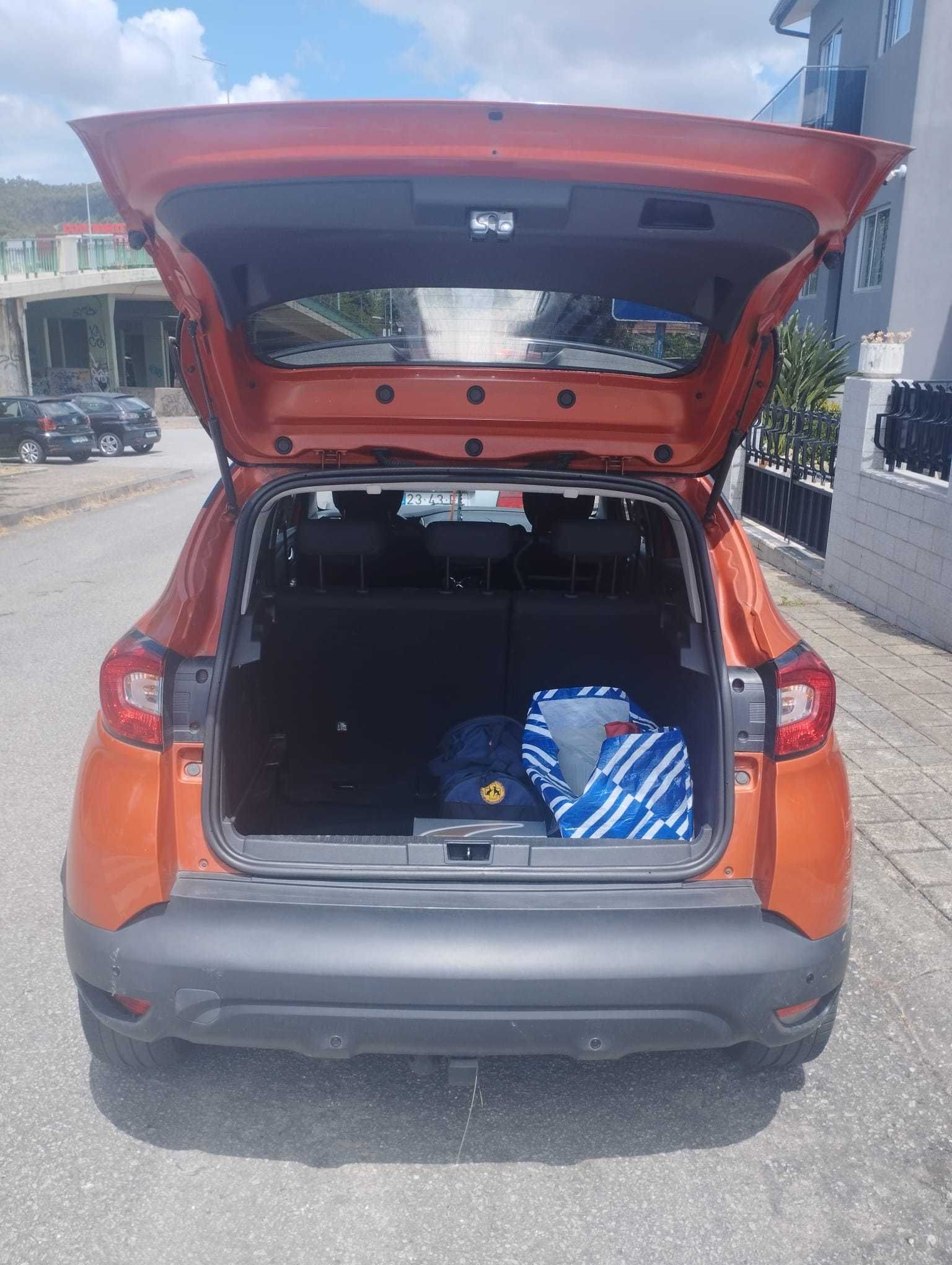 Renault Captur 2016, Cor Laranja, Estado: Muito Bom /Alguns arranhões