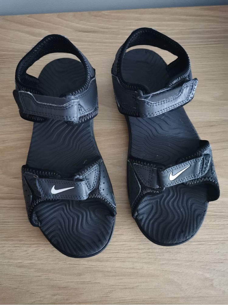 Samdały NIKE r. 35 dlugość mierzona miarą 24 cm