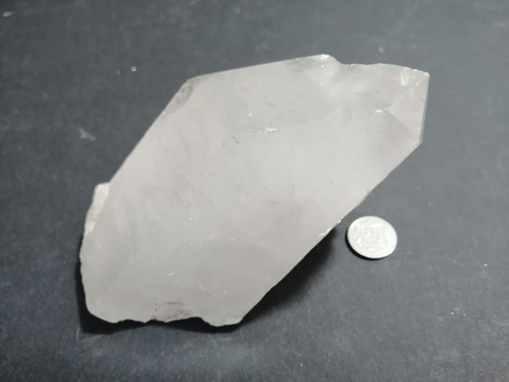 Naturalny kamień Kryształ Górski w formie monokryształu czysty nr 19