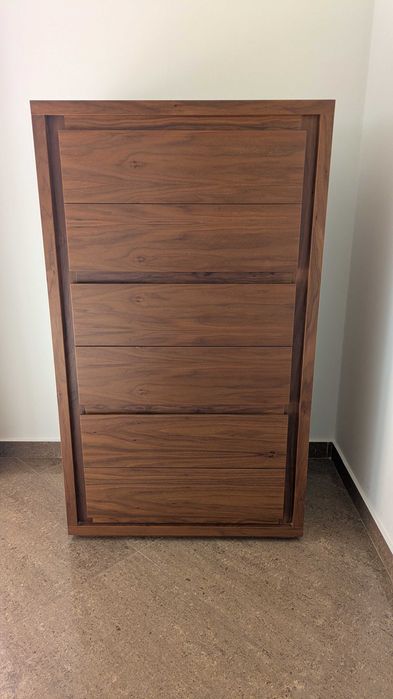 Camiseiro moderno em madeira – excelente estado, gavetas forradas