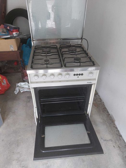 Fogão com forno, usado