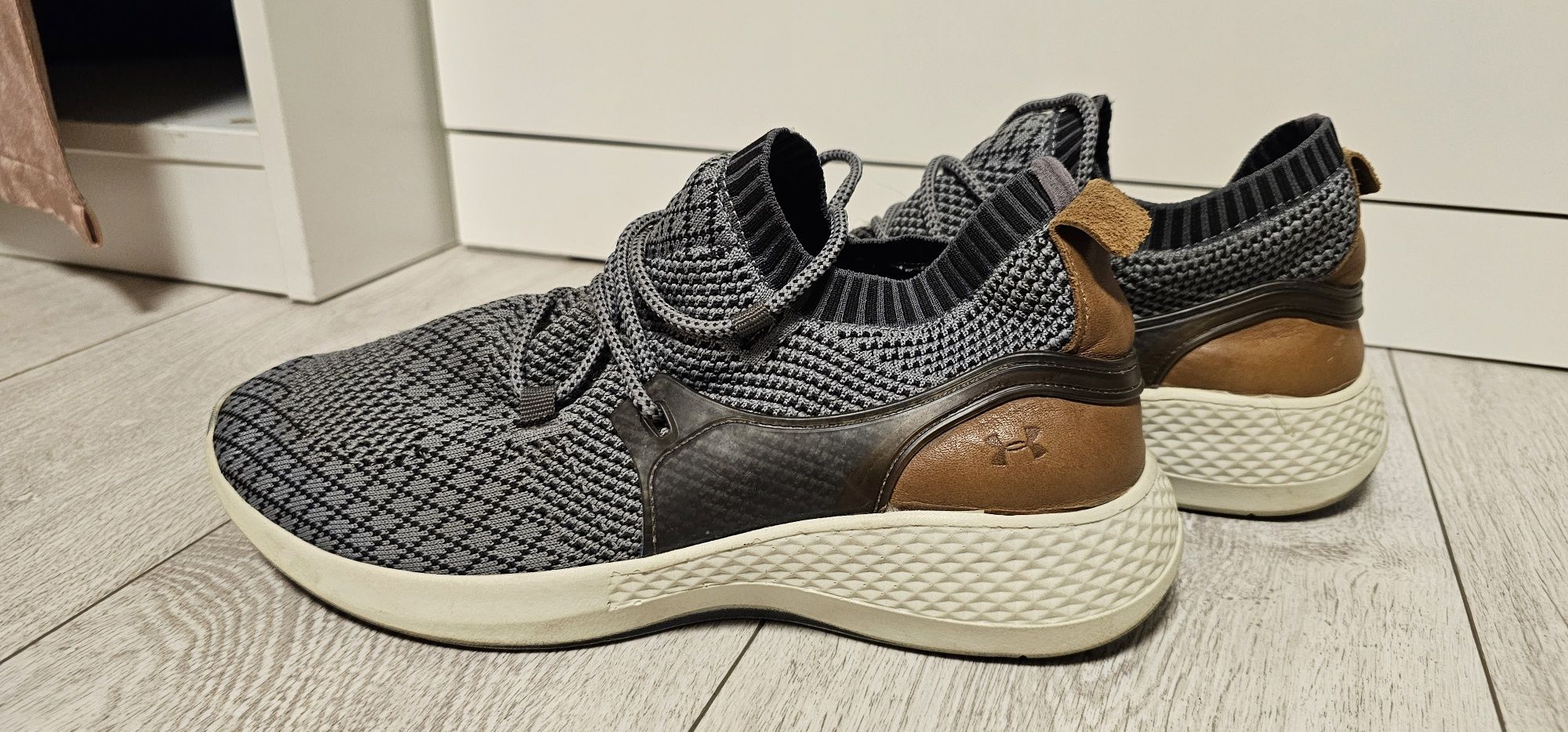 UNDER ARMOUR buty sportowe męskie rozmiar 45 wkładka 28cm