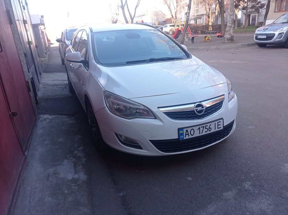 Opel Astra j 2011р. 1.7 Diesel