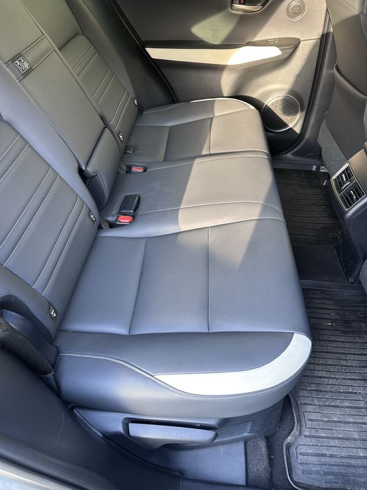 Легковой автомобиль Lexus NX 2021 року