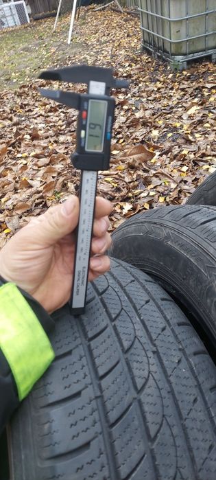 Opony 235/60R18 zimowe ładny bieznik