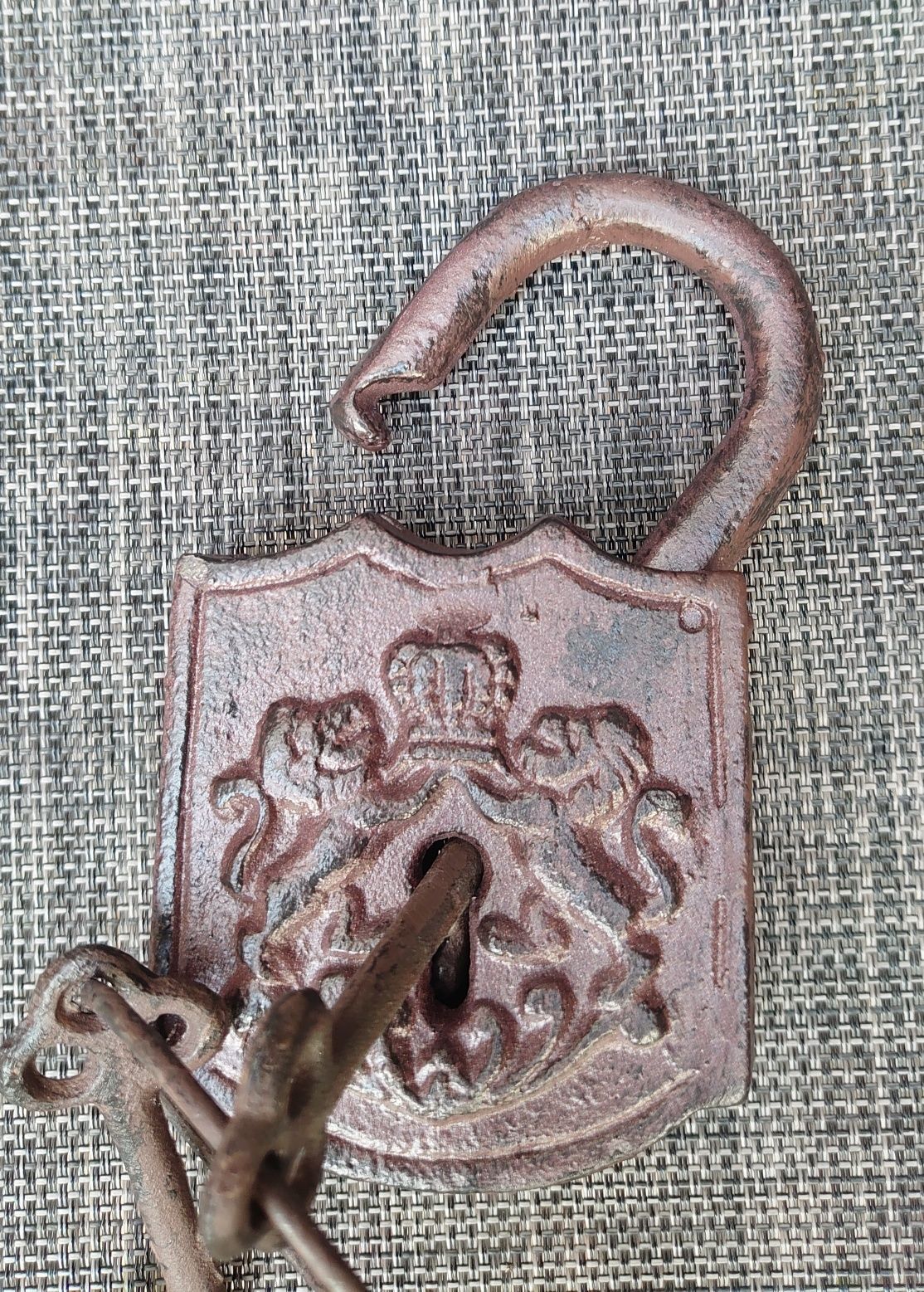 Stara ciężka kłódka vintage
