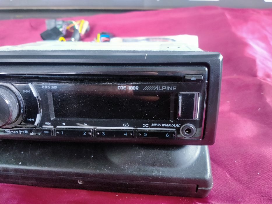 Alpine CDE -180R магнитола с блютузом