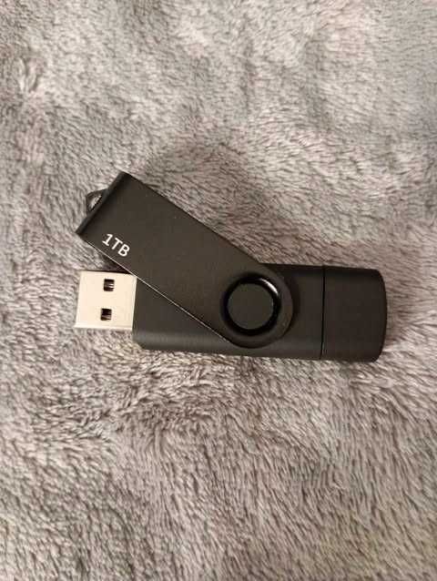 Dysk flash USB C 1 TB