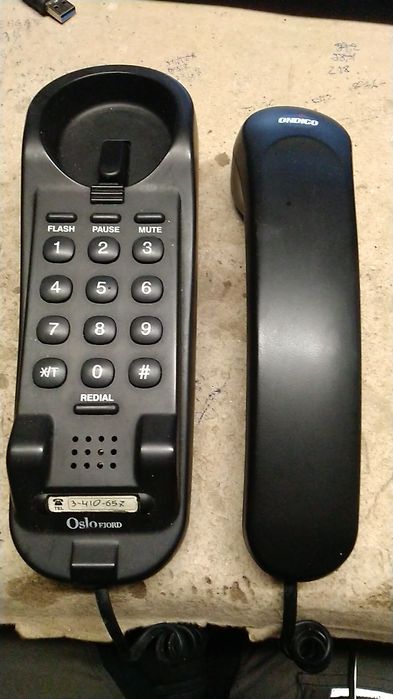 Telefon stacjonarny wiszący