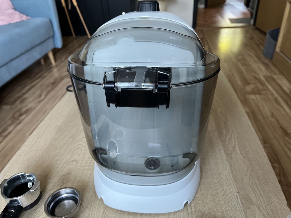 Ekspres kolbowy DeLonghi EC221.W