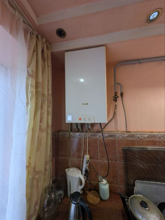 Продам 2к квартиру в центрі з індивідуальним опаленням. Є відновлення