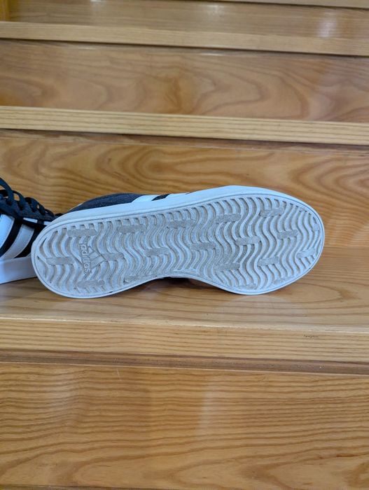 Adidas azuis e brancas. Bom estado. N41