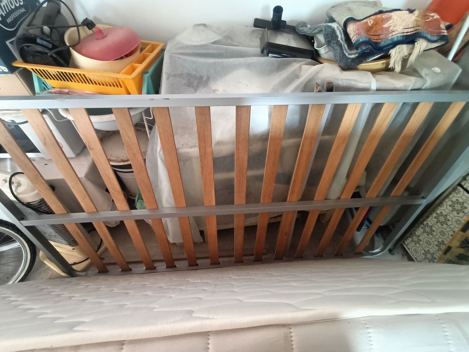 Cama individual e colchão novo