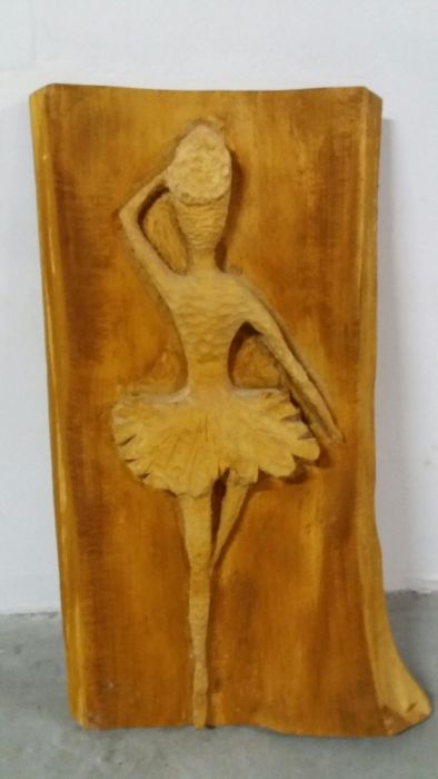 Baletnica rzeźba z drewna