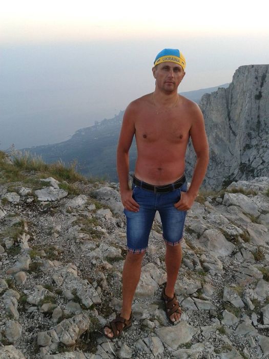 Абсолютно всю фізичну роботу вантажника різноробочого грузчика!