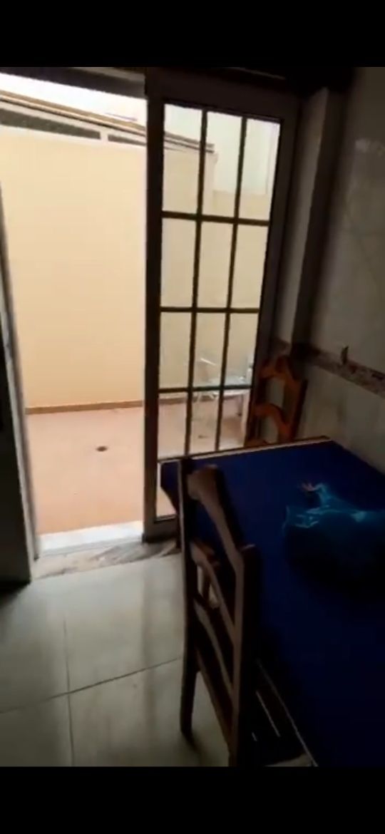 Aluga se quarto em Montegordo para mulher