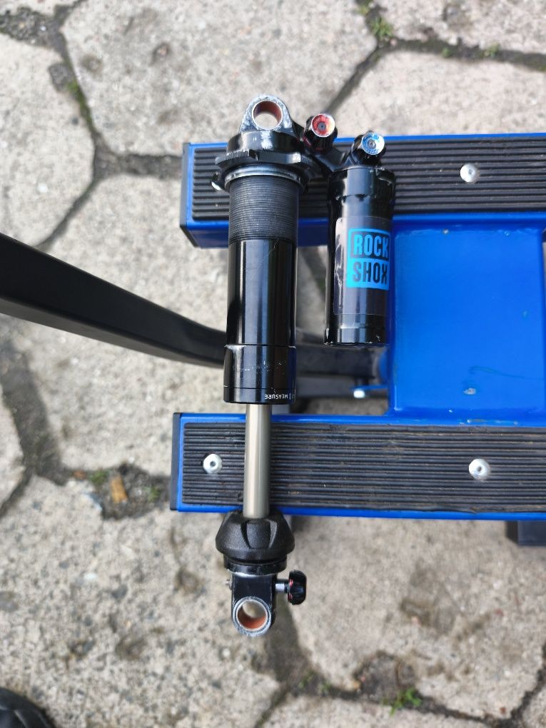 rockshox vivid r2c 241x76