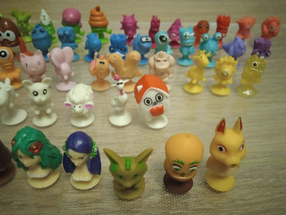 Іграшки фігурки тварин на присосках