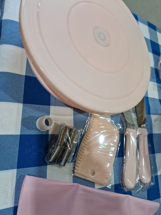 Conjunto de 32 peças para decoração de bolos. Novo