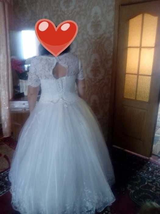 Продам весільну сукню великого розміру 56-60