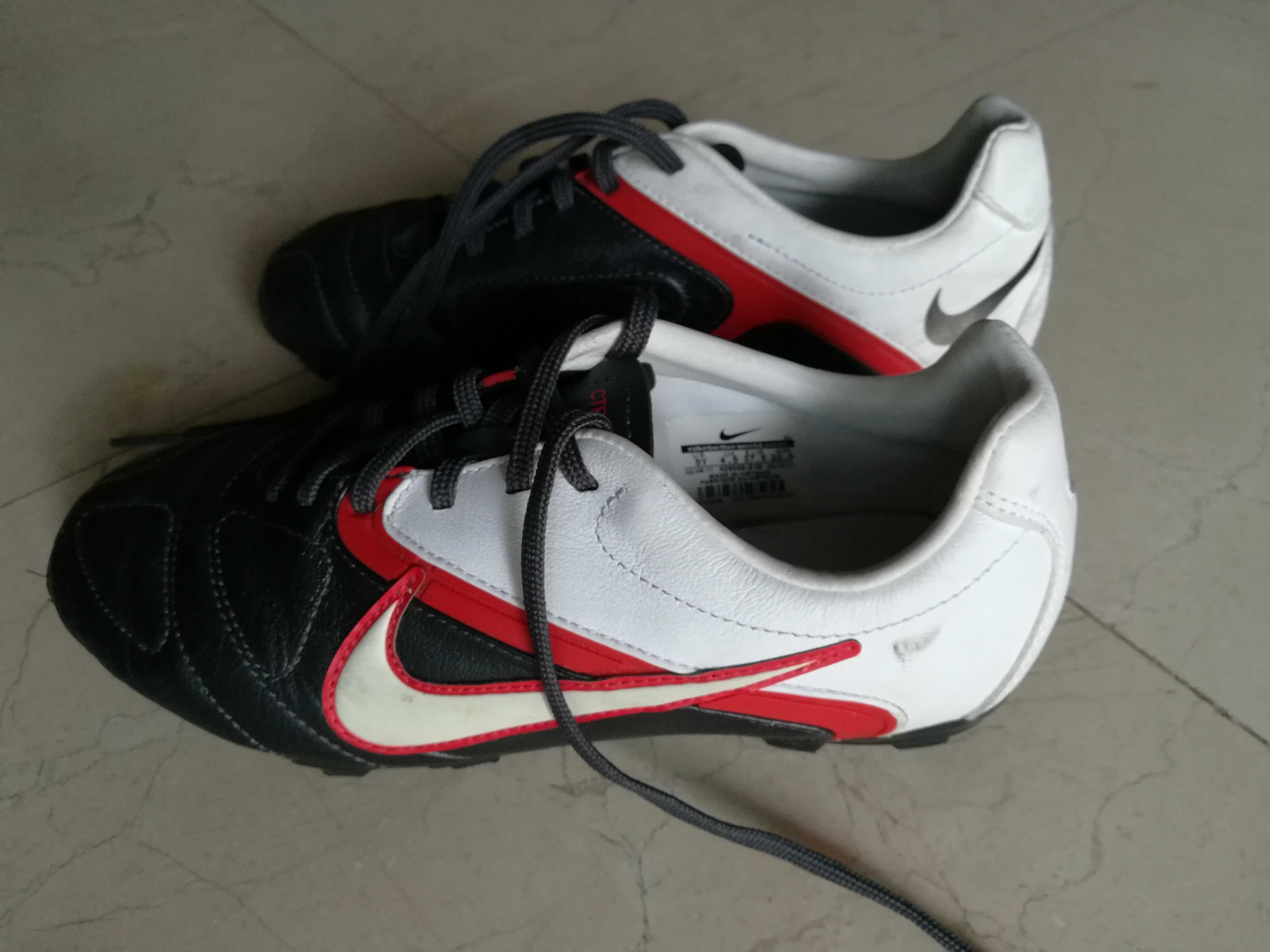 Chuteiras NIKE CTR360