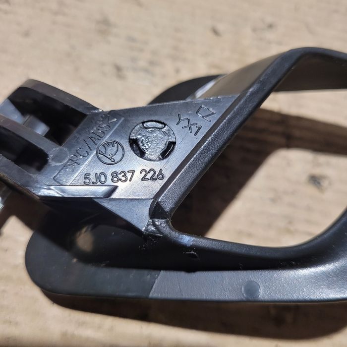 Klamka wewnętrzna drzwi przód prawa skoda Fabia II 2011r