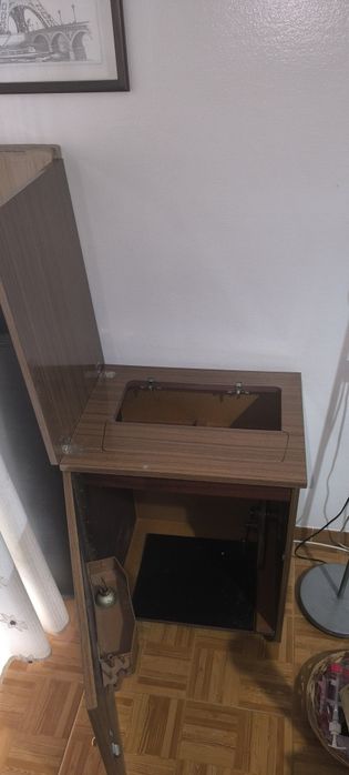 Móvel para máquina de costura