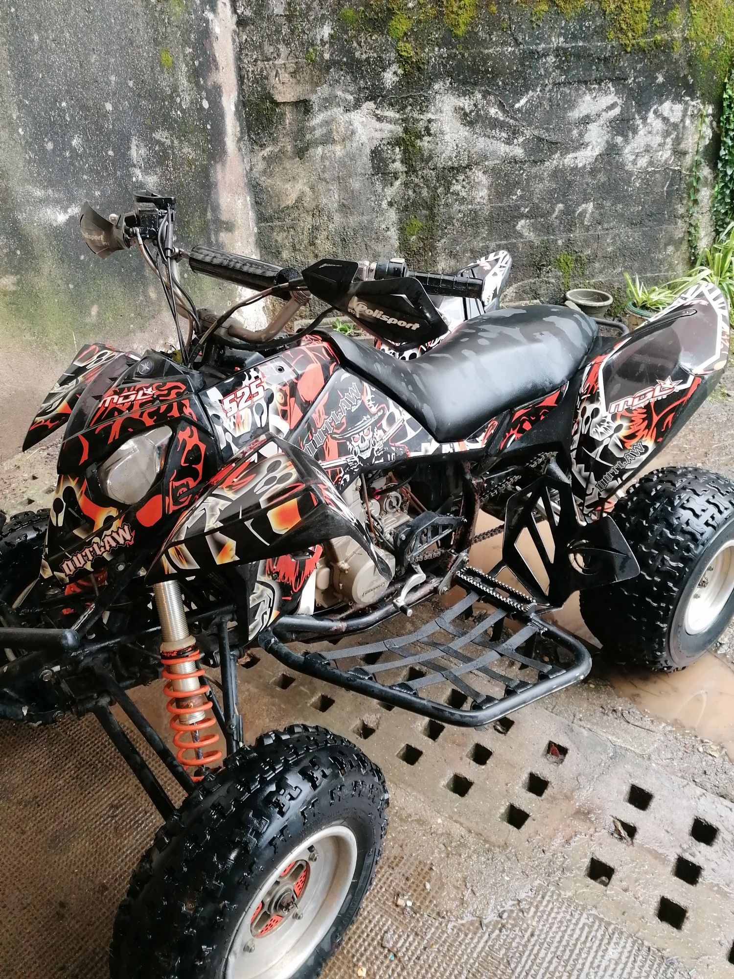 Vendo ou troco Polaris outlaw 525